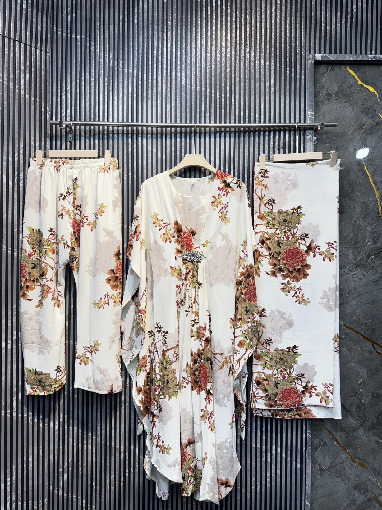 10007✨Most Loved And Demanded article — Noor-e-Haya Long Abaya with Namazi Dupatta.🧕🏻