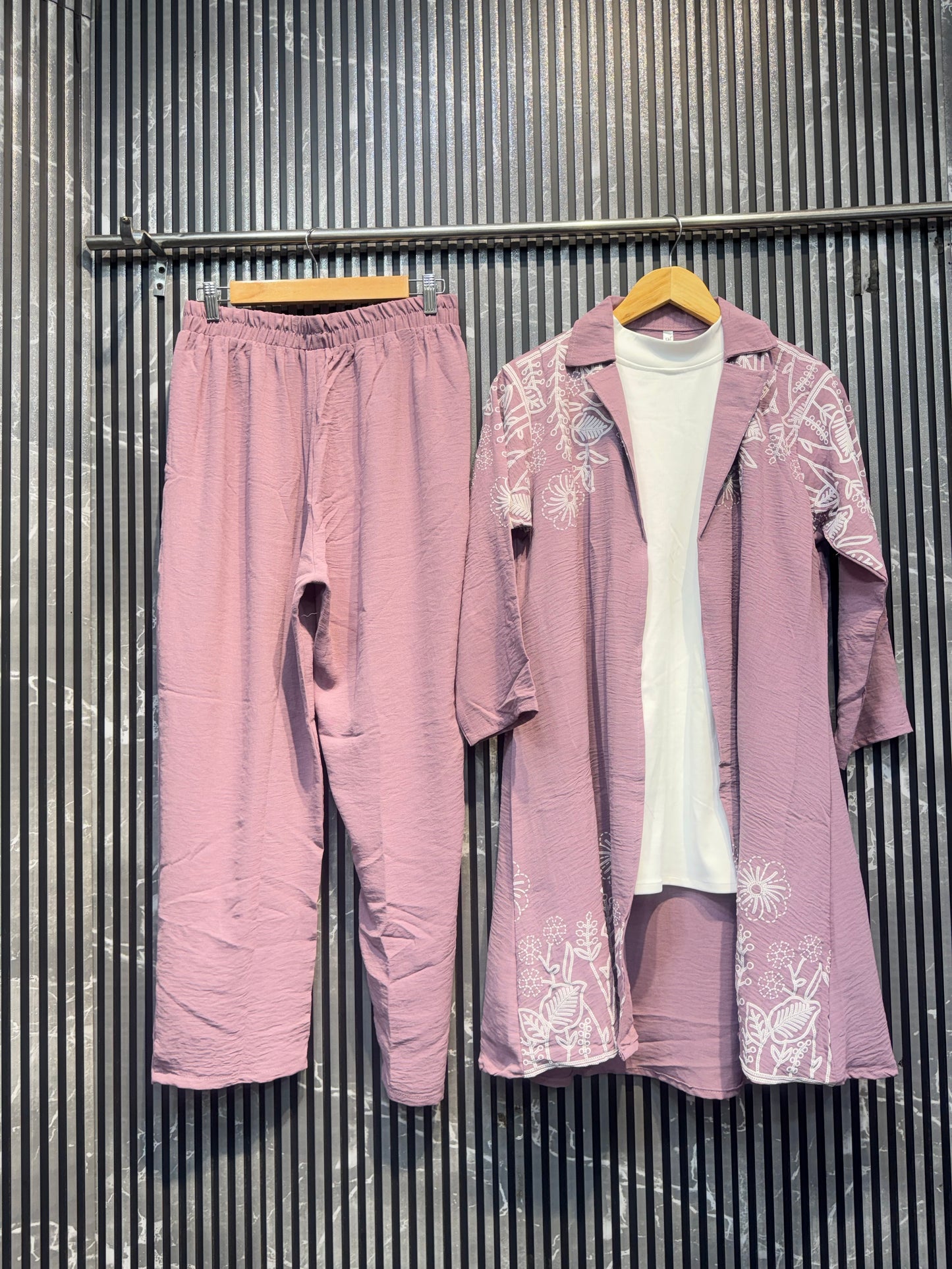 10010Zariya Luxe 3-Piece Suit Set | Premium Fabric & Elegant Design by Ajmeri Fashion