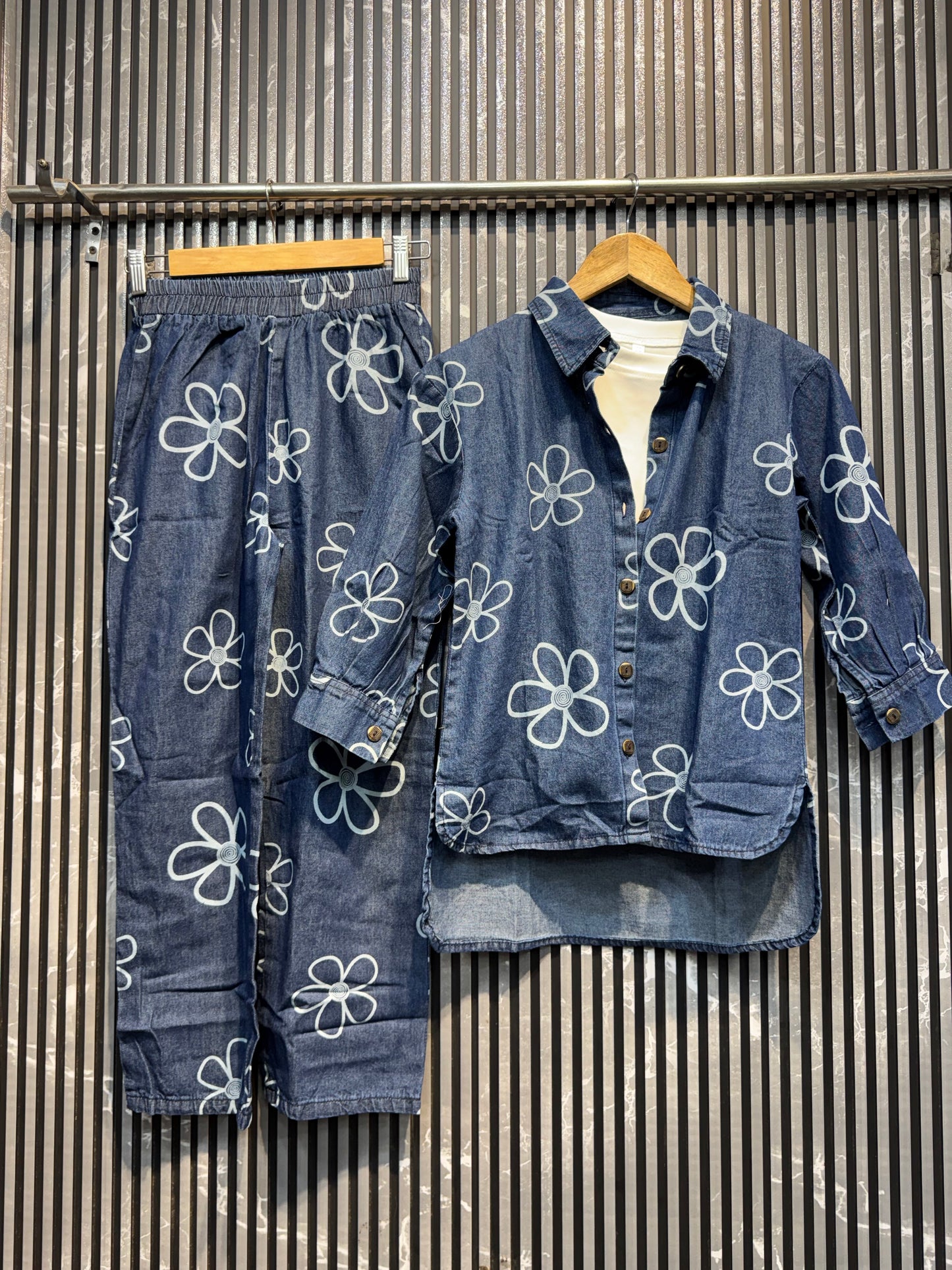 Cod 10004❣️So presenting kids wear, Beautiful 3 pis  cod set 💝