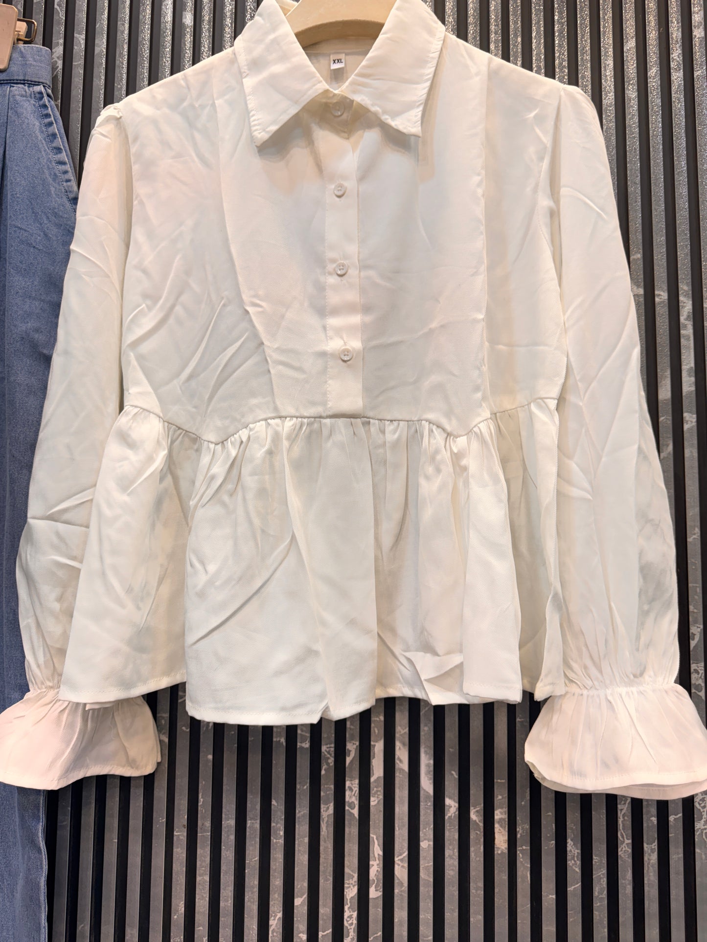 ✨ Premium Imported Denim Co-ord Set ✨
Upgrade your wardrobe with our ultra-stylish and premium denim co-ord set. Designed for modern women who love a blend of comfort, elegance, and top-notch quality. Whether it's a casual day out or an evening gathering,