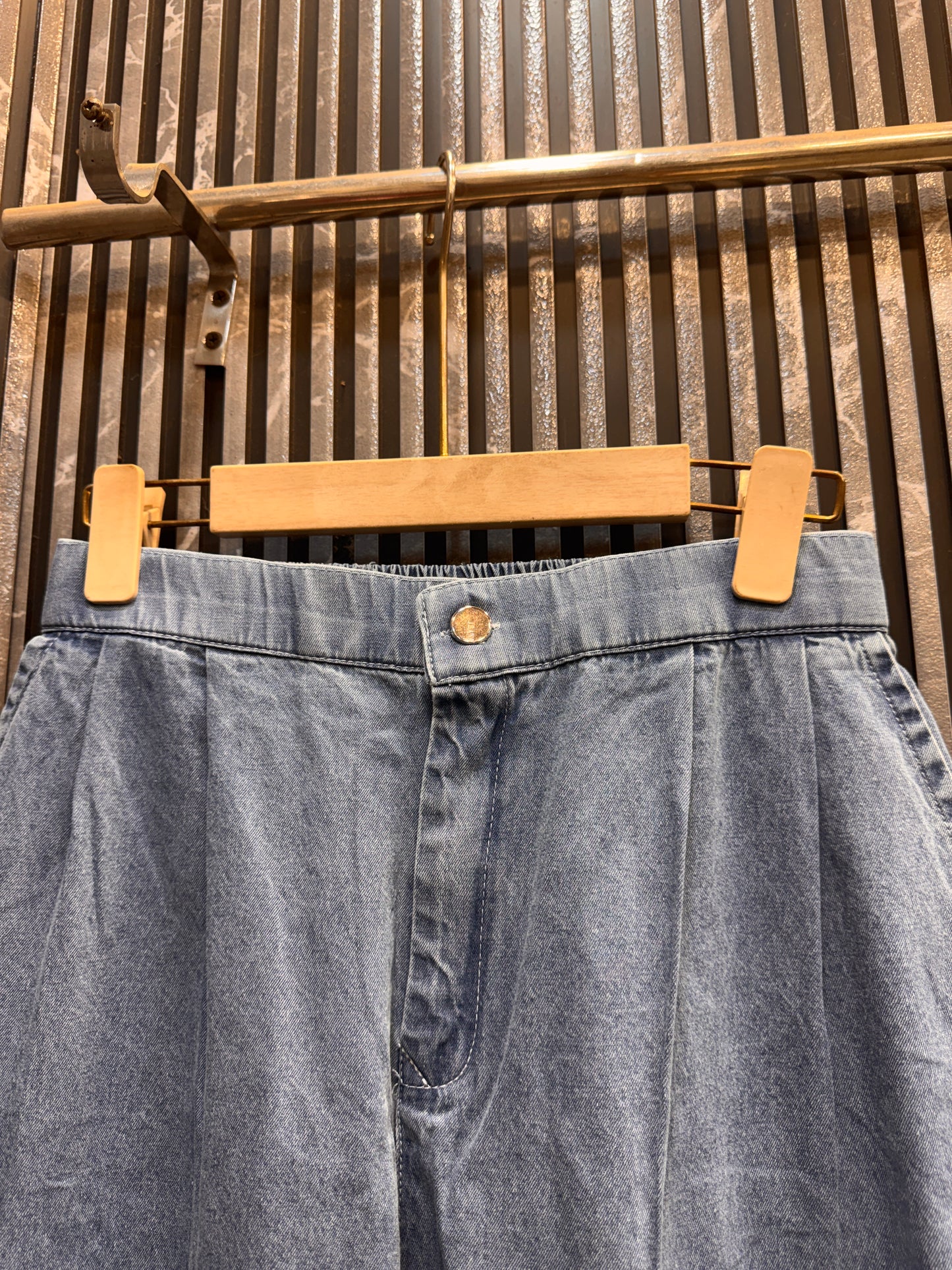 ✨ Premium Imported Denim Co-ord Set ✨
Upgrade your wardrobe with our ultra-stylish and premium denim co-ord set. Designed for modern women who love a blend of comfort, elegance, and top-notch quality. Whether it's a casual day out or an evening gathering,