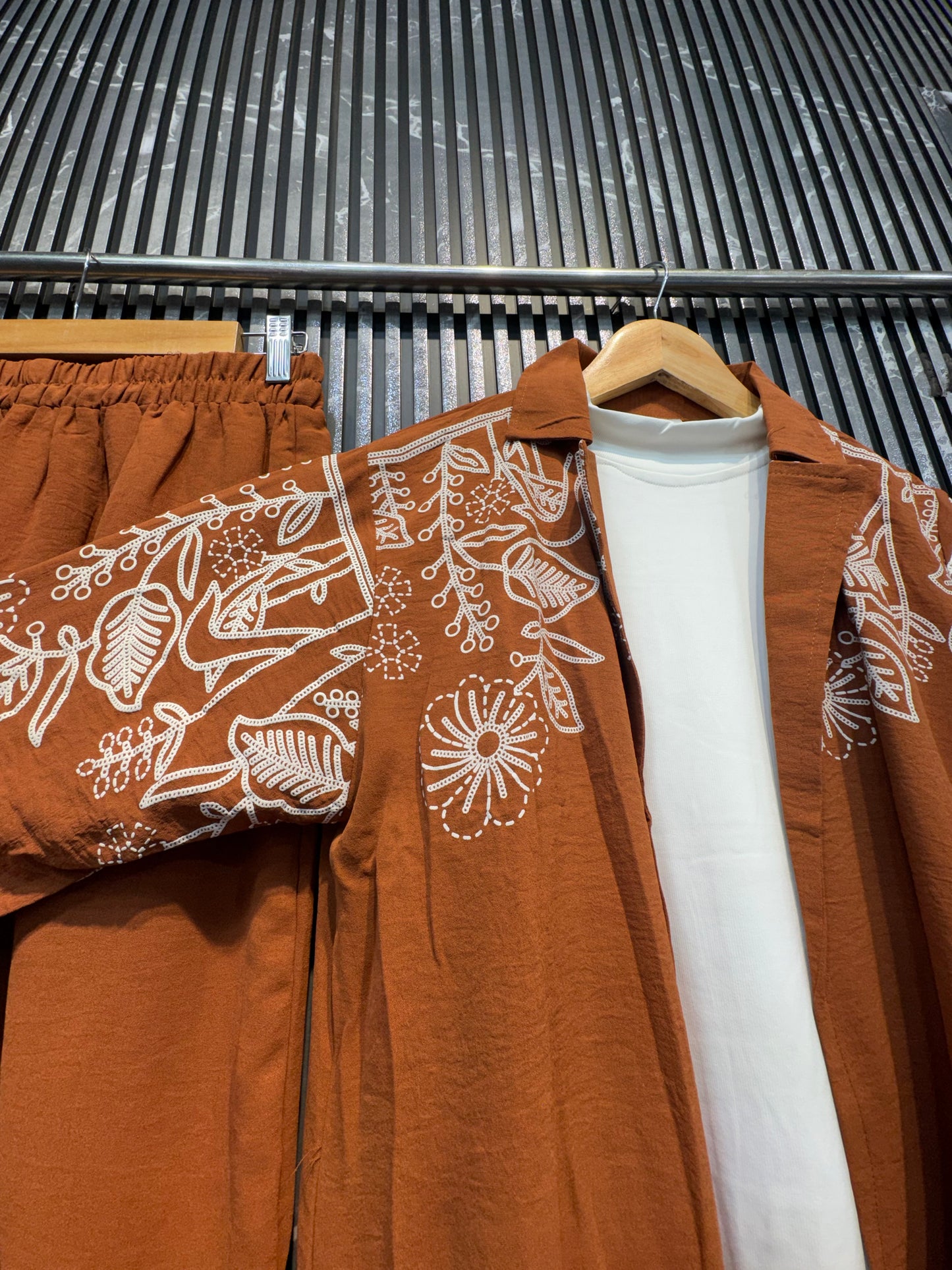 10010Zariya Luxe 3-Piece Suit Set | Premium Fabric & Elegant Design by Ajmeri Fashion