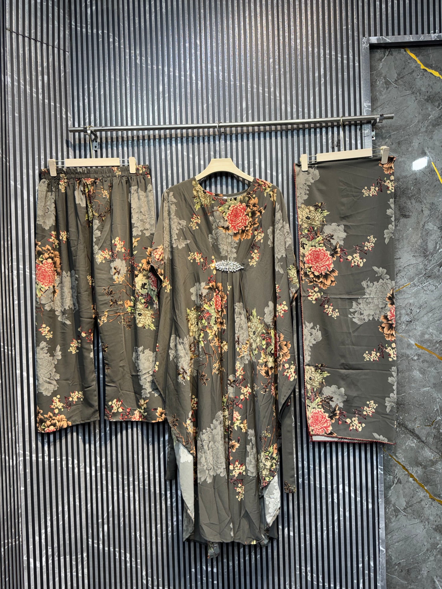 10007✨Most Loved And Demanded article — Noor-e-Haya Long Abaya with Namazi Dupatta.🧕🏻