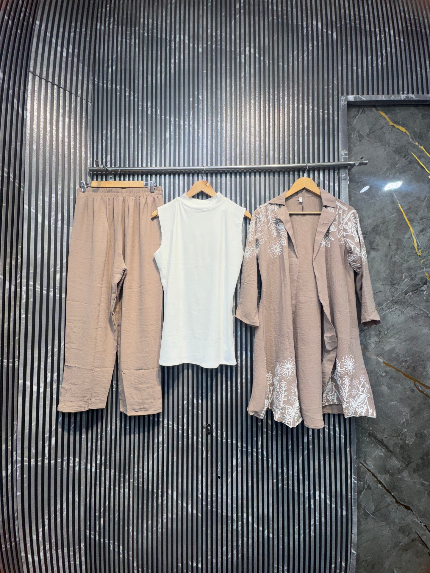 10010Zariya Luxe 3-Piece Suit Set | Premium Fabric & Elegant Design by Ajmeri Fashion