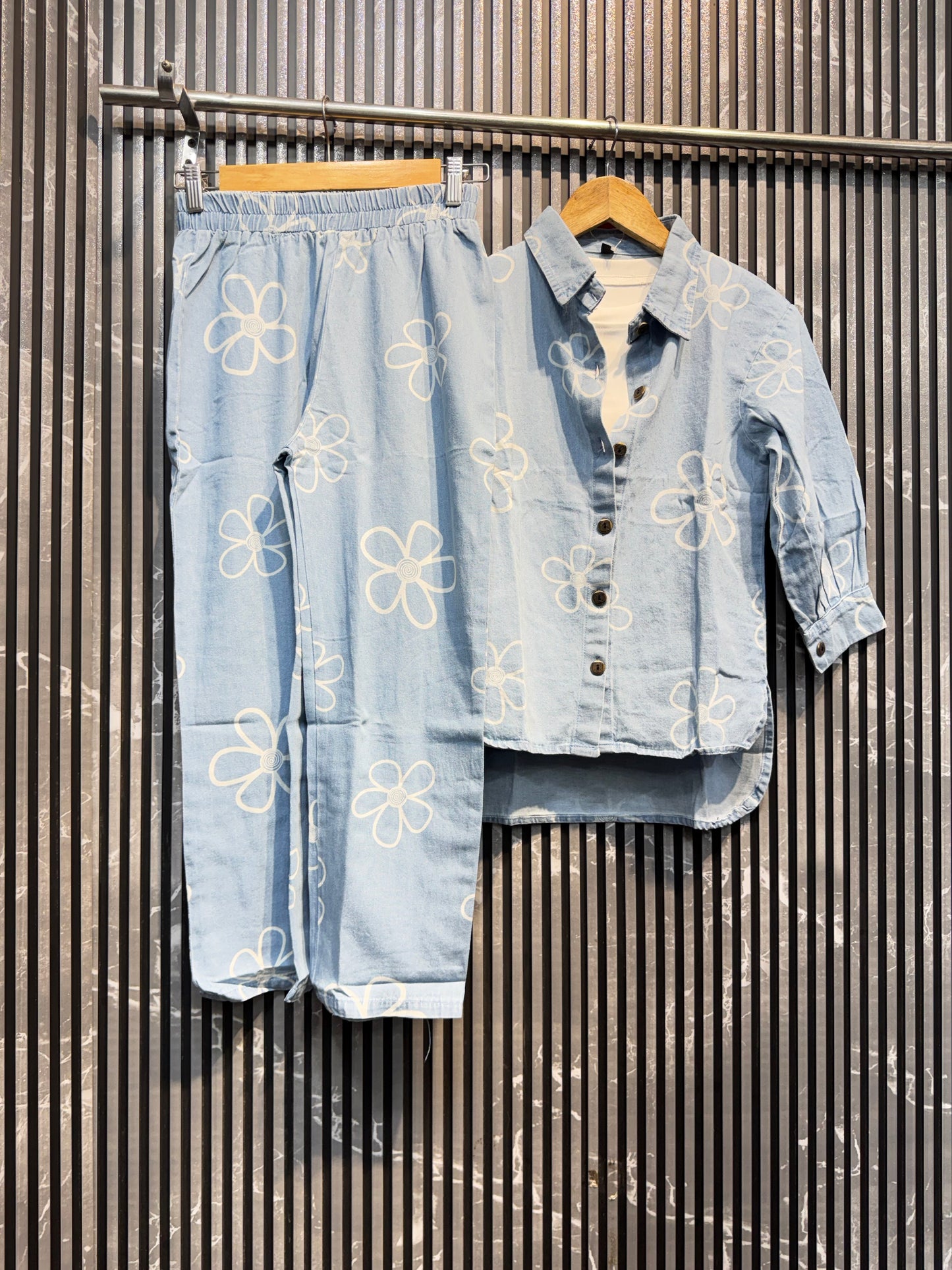 Cod 10004❣️So presenting kids wear, Beautiful 3 pis  cod set 💝