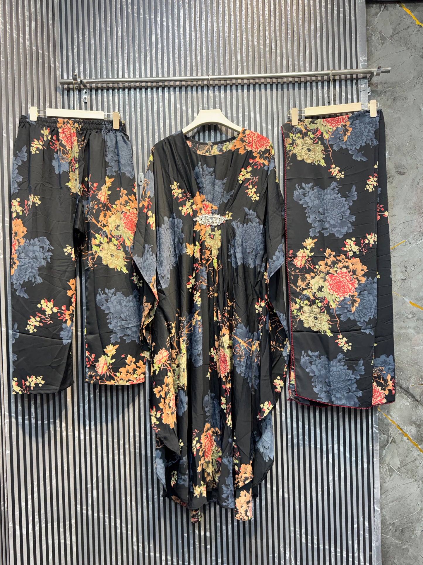 10007✨Most Loved And Demanded article — Noor-e-Haya Long Abaya with Namazi Dupatta.🧕🏻