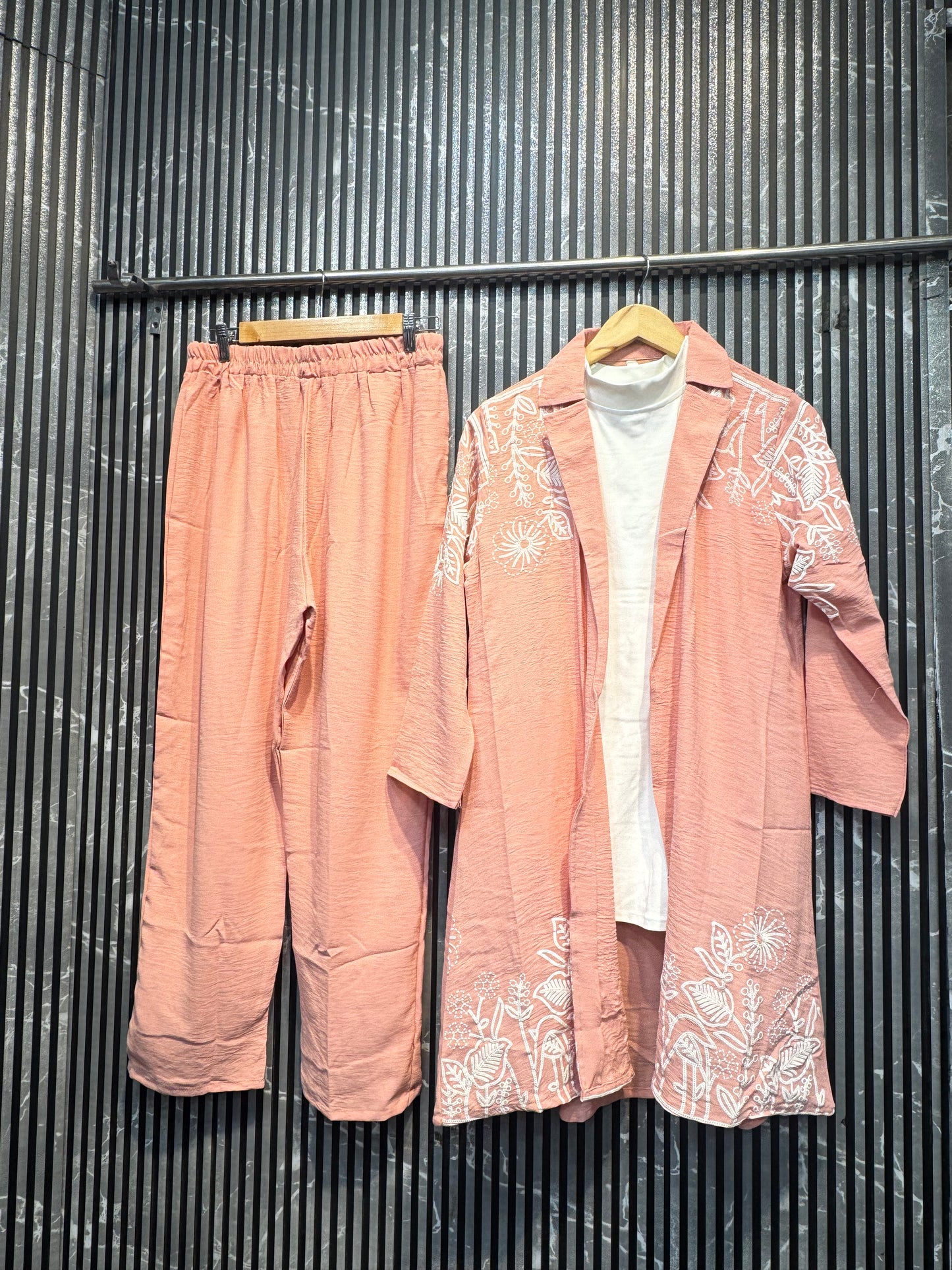 10010Zariya Luxe 3-Piece Suit Set | Premium Fabric & Elegant Design by Ajmeri Fashion