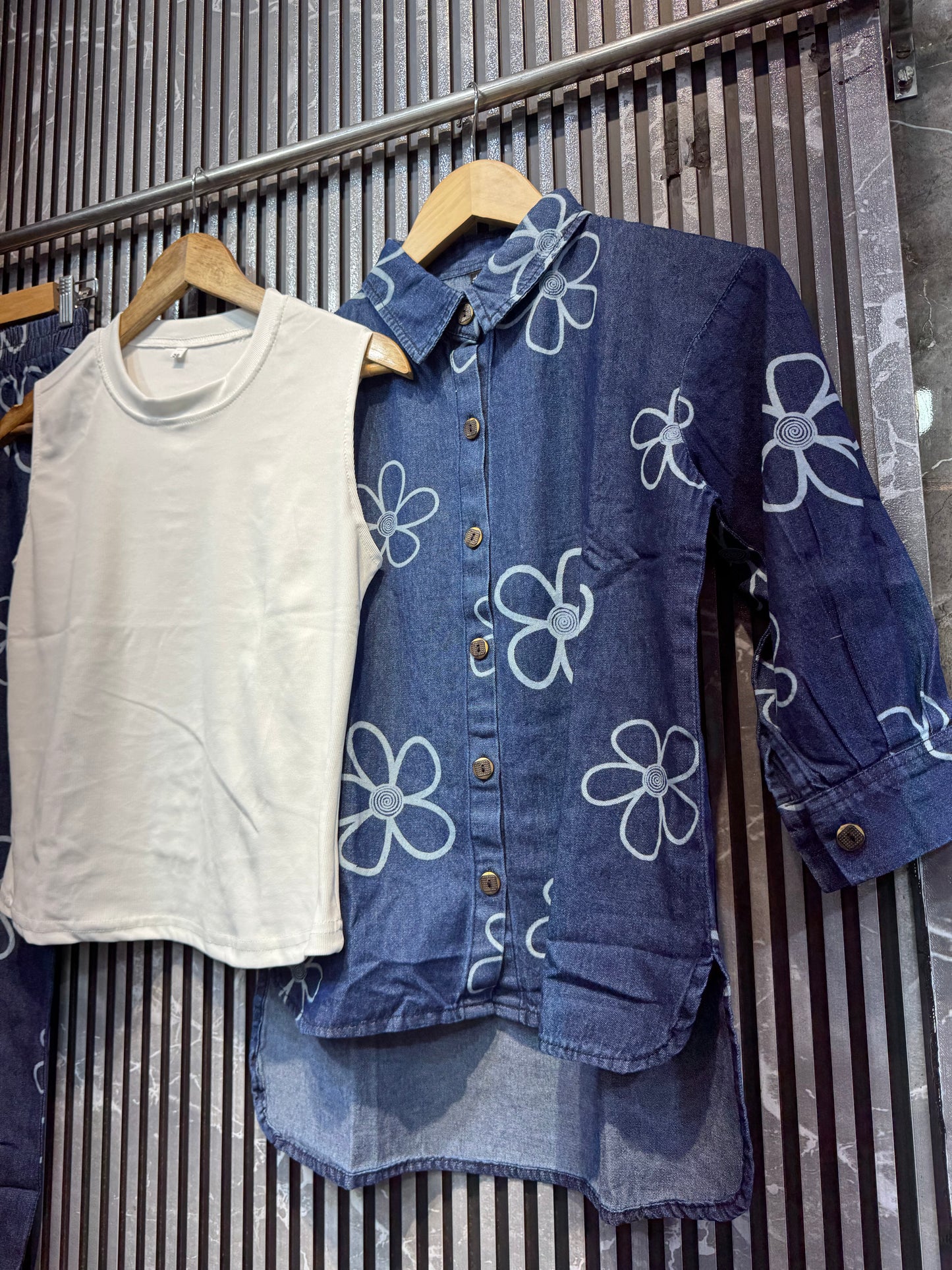 Cod 10004❣️So presenting kids wear, Beautiful 3 pis  cod set 💝