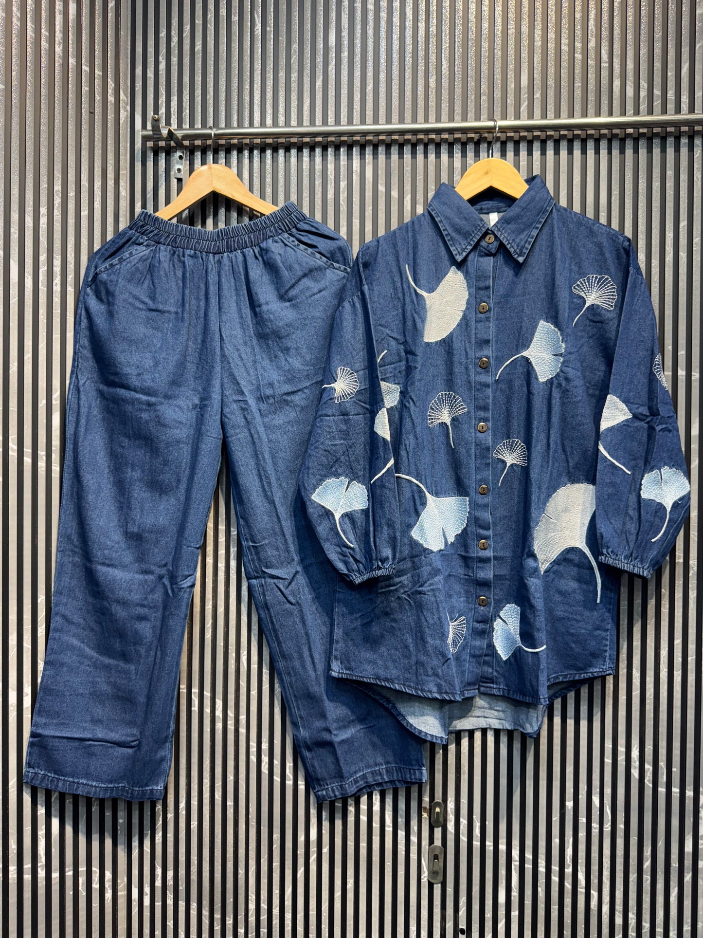 Presenting Beautiful outfit denim 2piece coat set